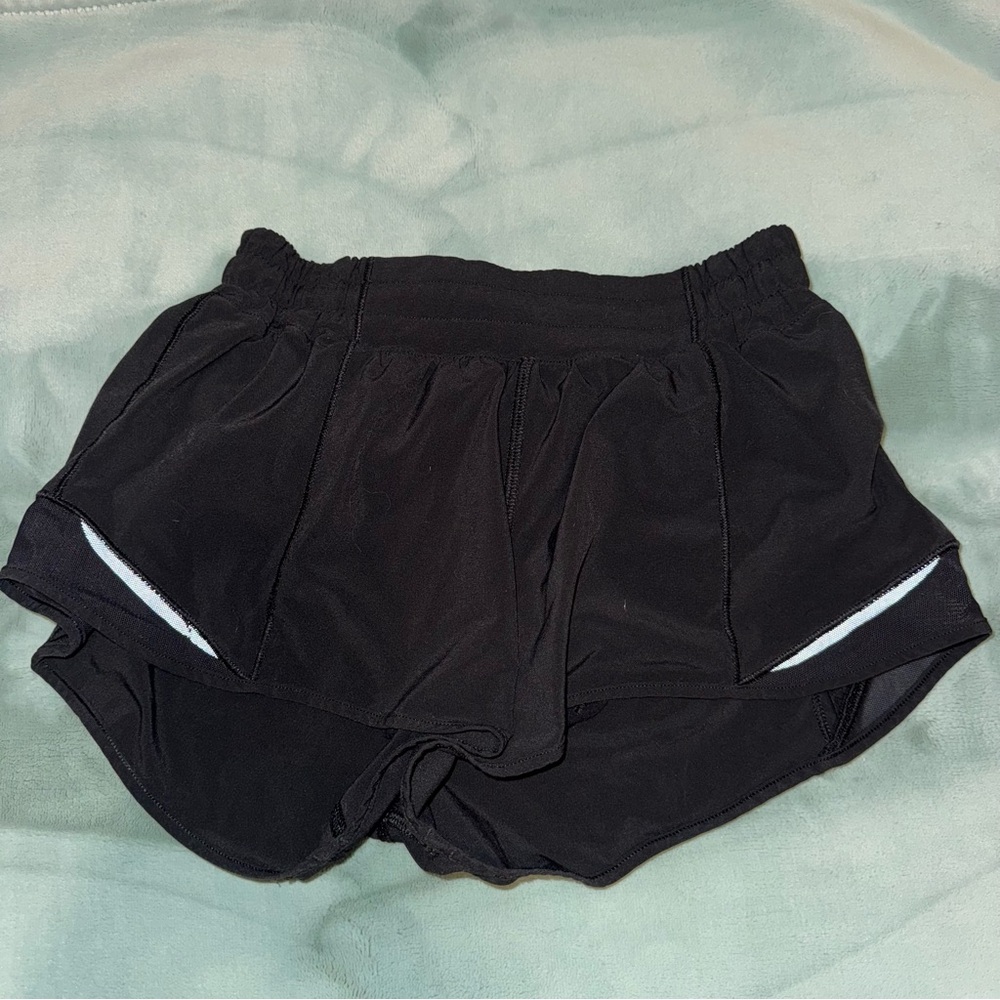 Women's Lululemon Hotty Hot Shorts 2.5”